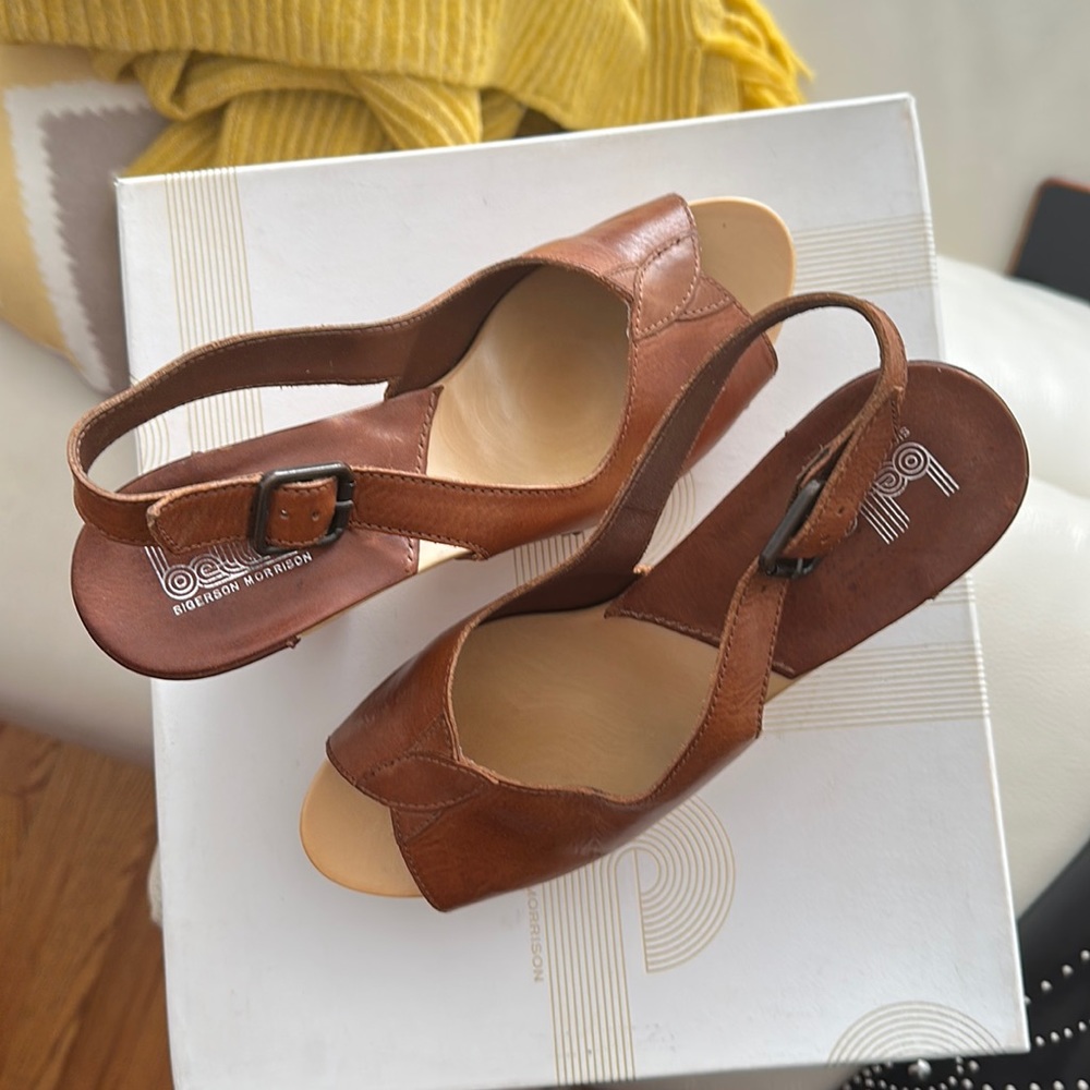 Toffee Elbamatt platform sandals